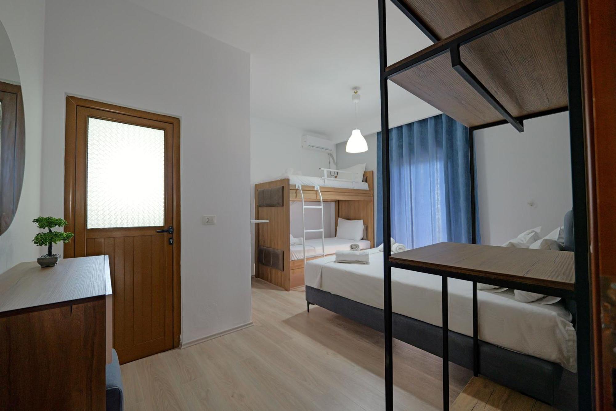 Hotel Holiday Sarandë 外观 照片