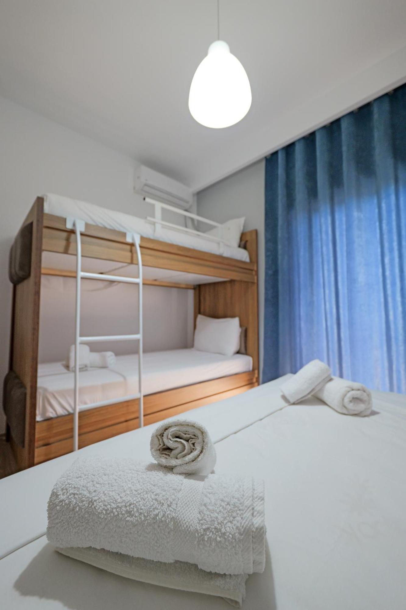 Hotel Holiday Sarandë 外观 照片