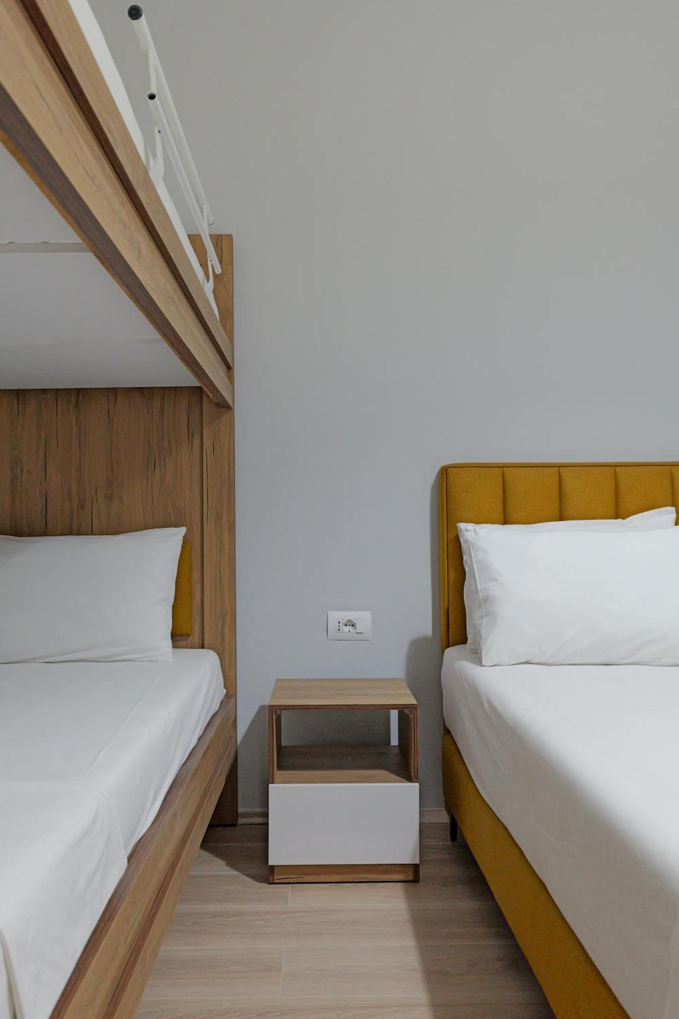 Hotel Holiday Sarandë 外观 照片