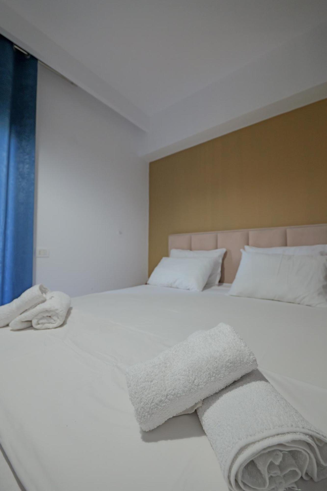 Hotel Holiday Sarandë 外观 照片