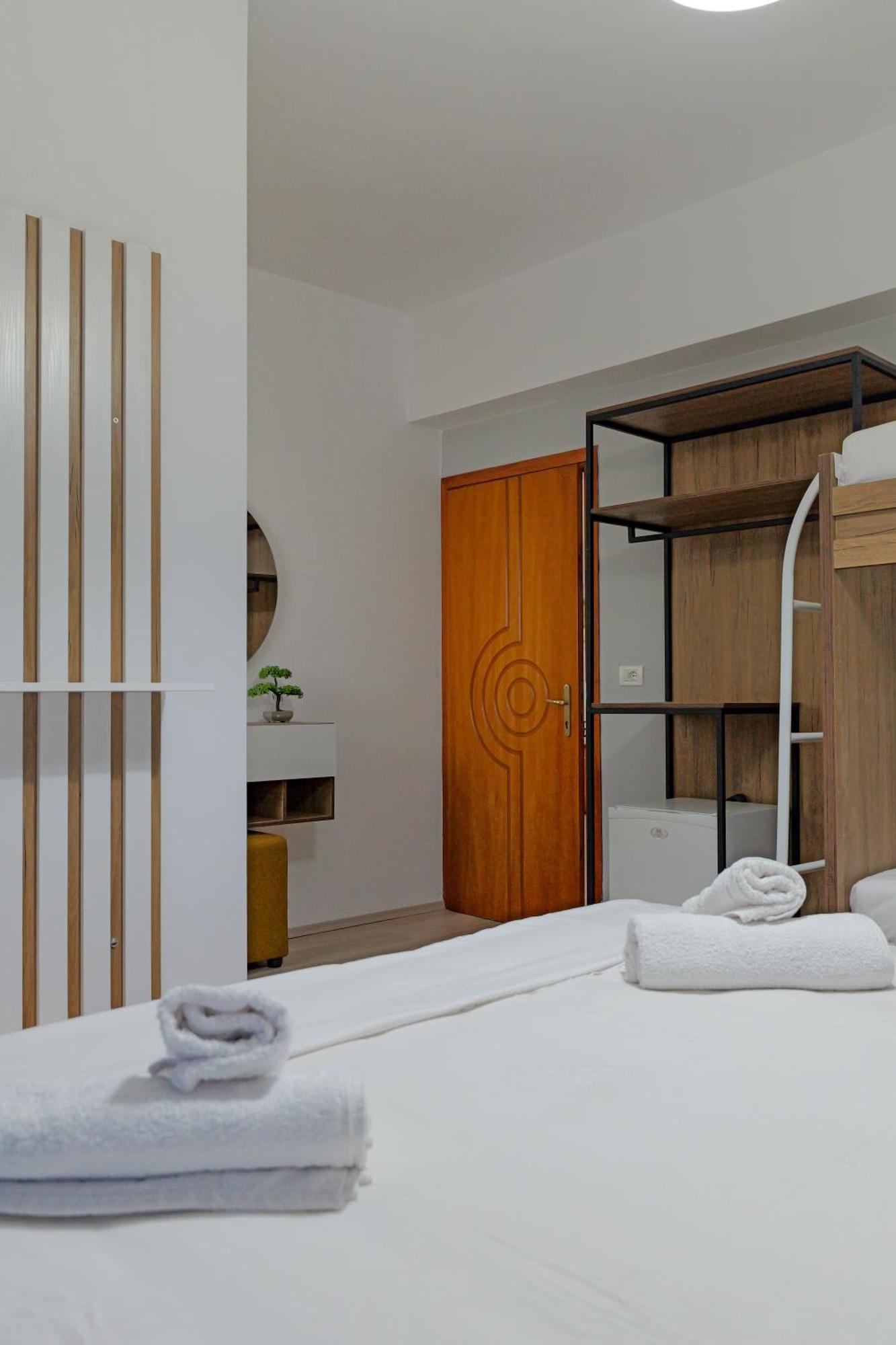 Hotel Holiday Sarandë 外观 照片