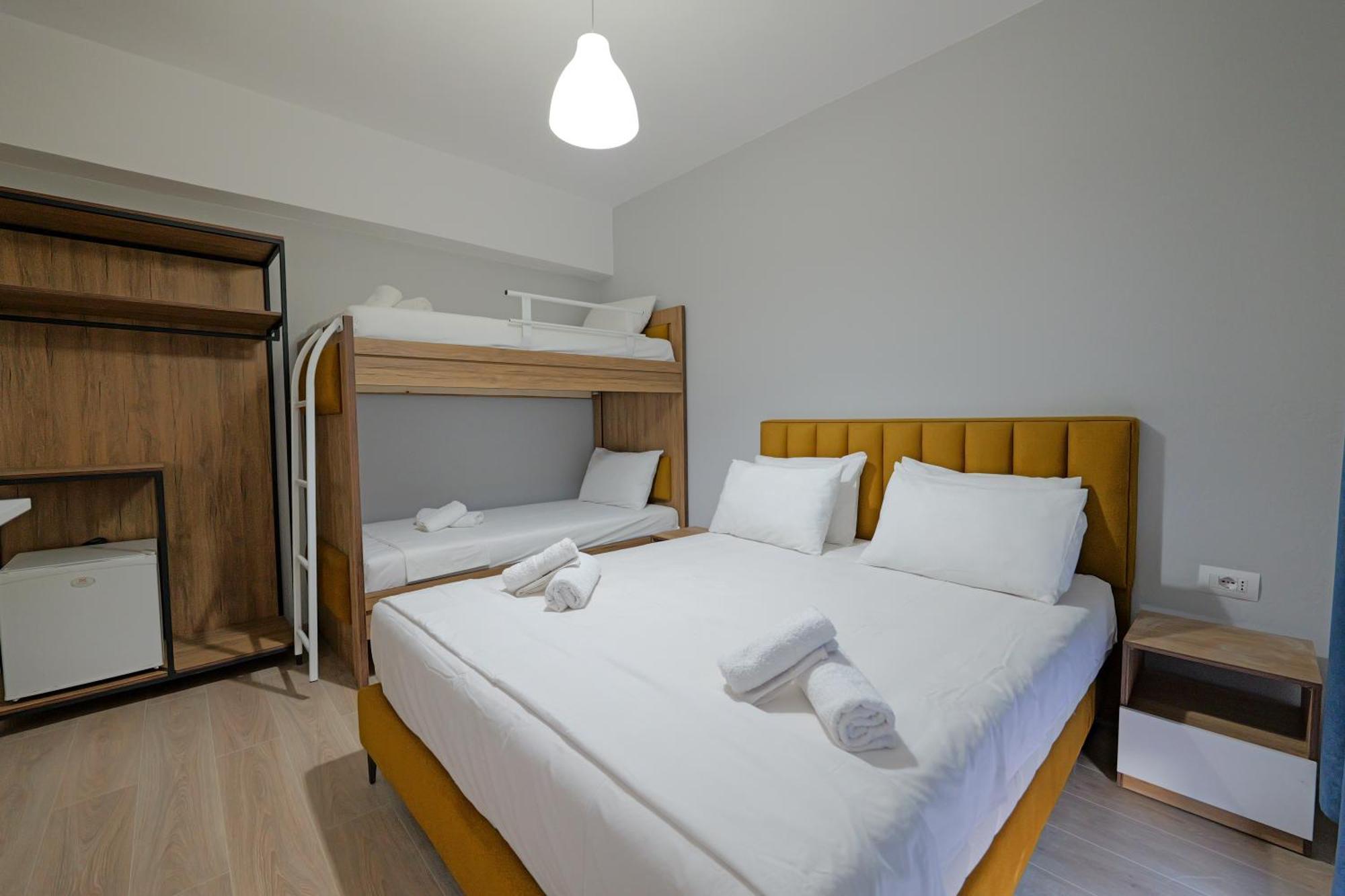 Hotel Holiday Sarandë 外观 照片