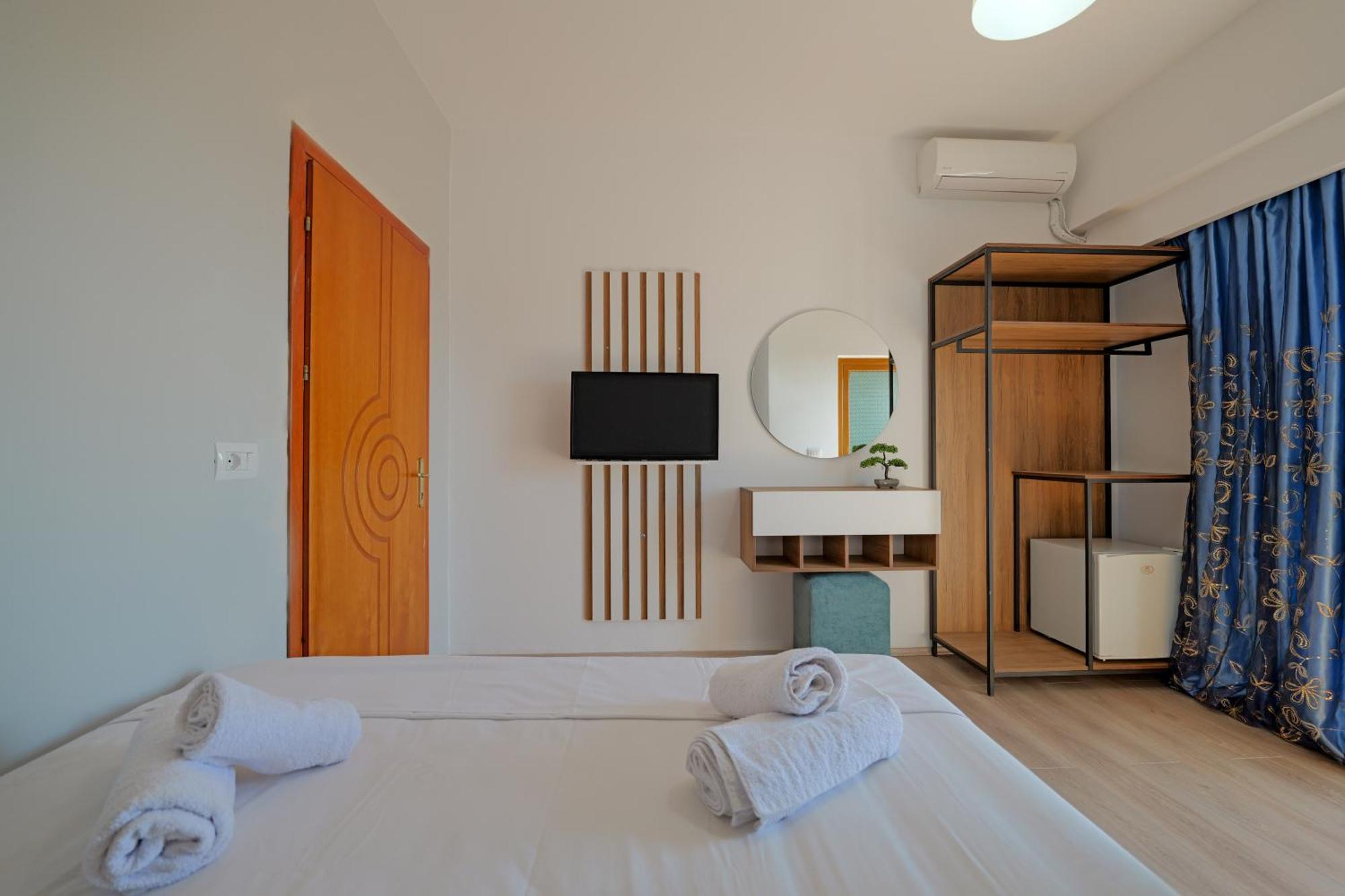 Hotel Holiday Sarandë 外观 照片