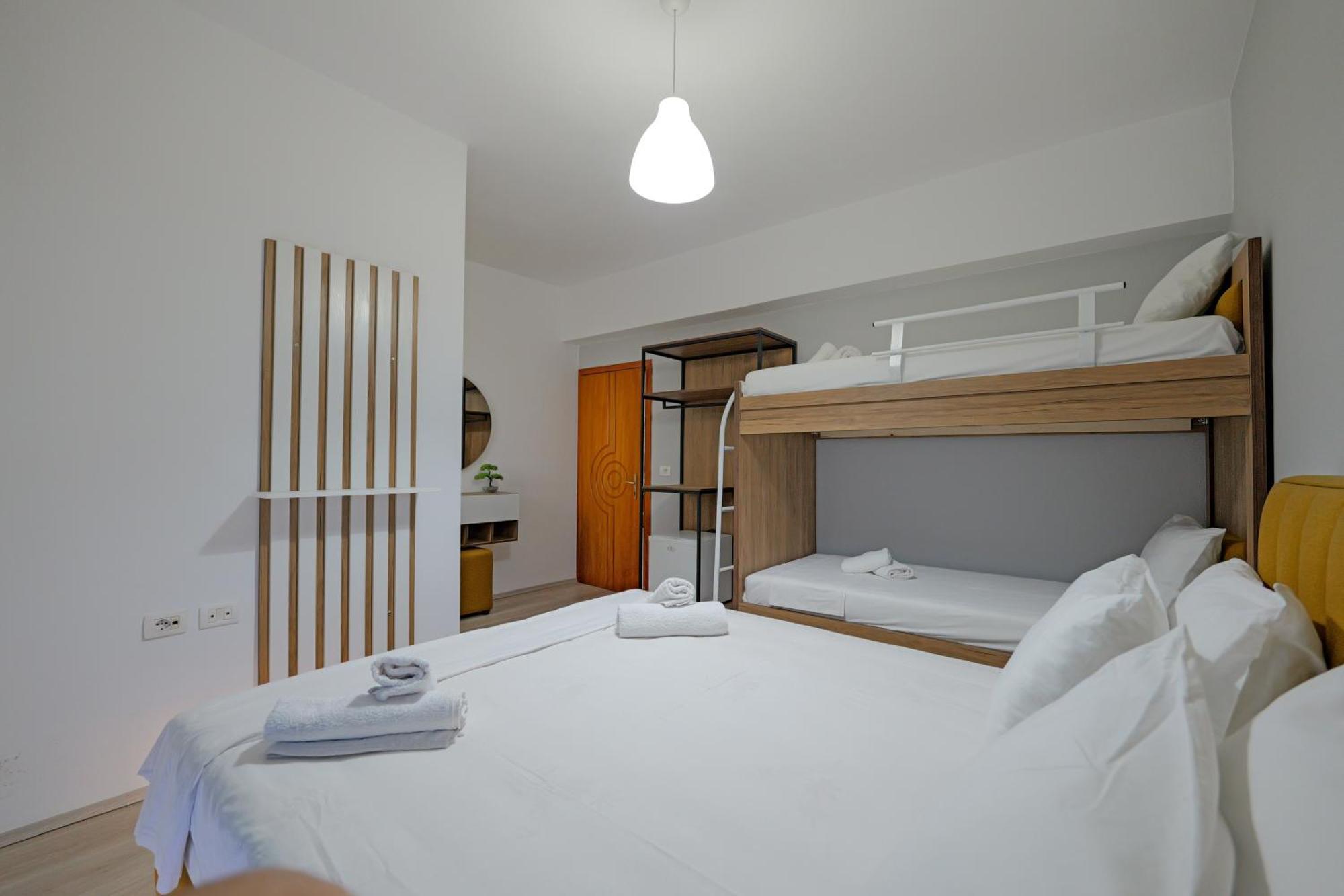 Hotel Holiday Sarandë 外观 照片